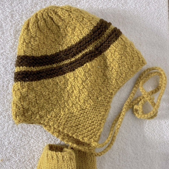 Vintage Handmade Mustard Brown Crochet Knit Winter Hat And Mitts Combo - Picture 2 of 11